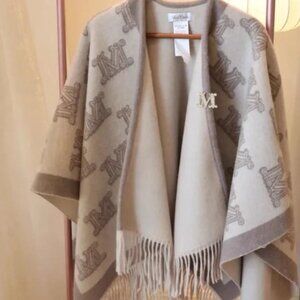 MaxMara's classic old flower shawl